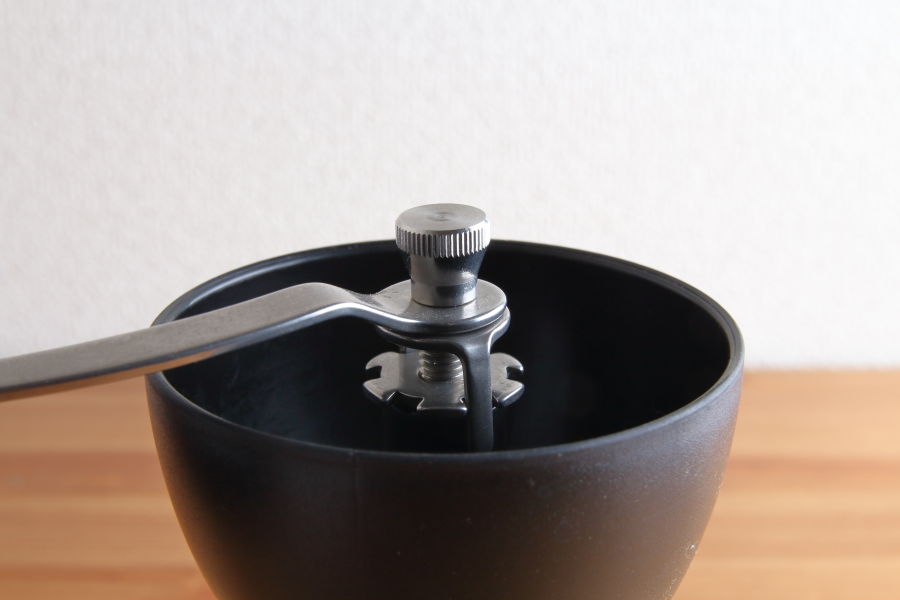 ハリオ手挽きコーヒーミルの使い方は？